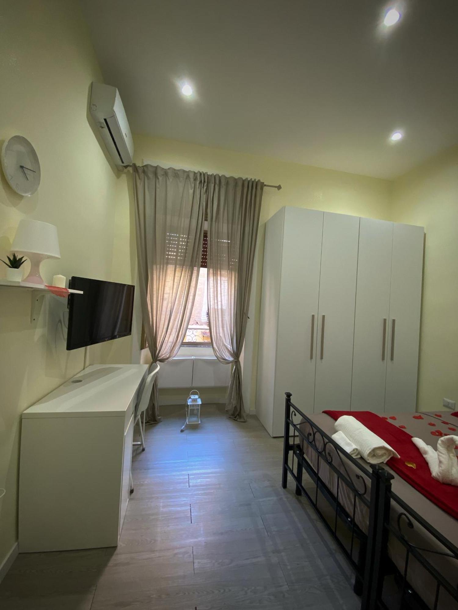 La Casa Al Centro " Vicino Al Centro Storico Di Napoli" Apartamento Exterior foto